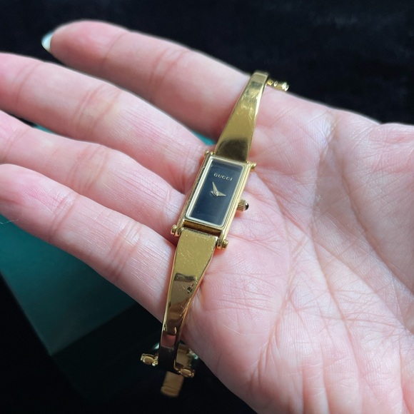 Gucci Slim Gold Color Watch with Black Face - Picture 4 of 9